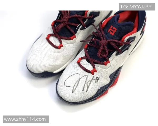 足球明星们的签名球鞋价格大揭秘 一双值多少金?